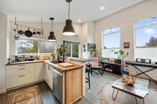 3328 Third St, Cumberland, BC 