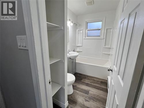 537 Confederation Street Unit# 4, Sarnia, ON - Indoor Photo Showing Bathroom