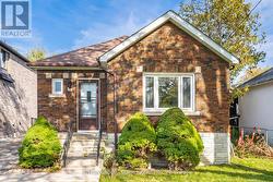 56 ASH CRESCENT  Toronto, ON M8W 1E6