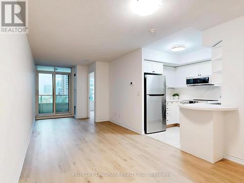606 - 17 Barberry Place, Toronto, ON - Indoor Photo Showing Kitchen