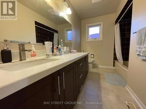4255 Wakefield Crescent, Mississauga, ON - Indoor Photo Showing Bathroom