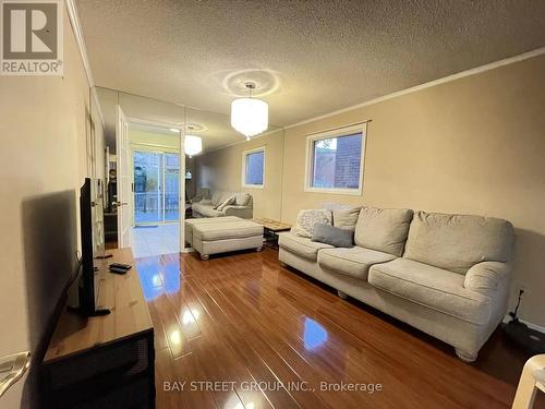 4255 Wakefield Crescent, Mississauga, ON - Indoor Photo Showing Living Room