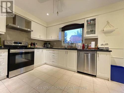 4255 Wakefield Crescent, Mississauga, ON - Indoor Photo Showing Kitchen