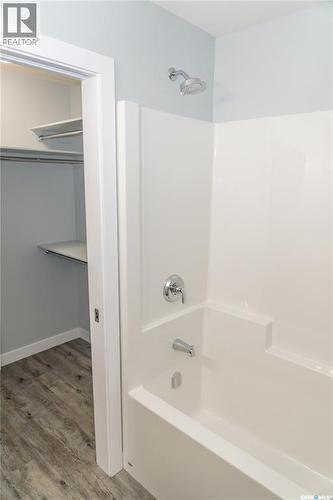 414 Nazarali Manor, Saskatoon, SK - Indoor Photo Showing Bathroom