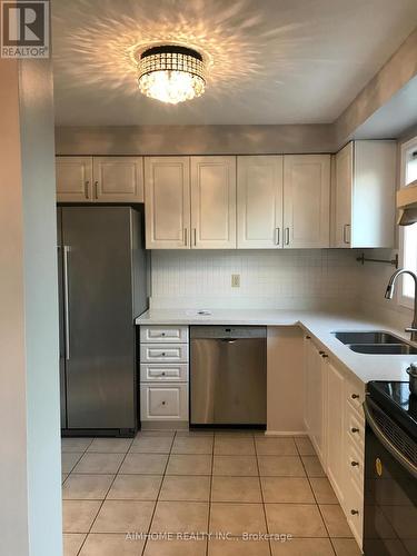 5095 Sunray Drive, Mississauga, ON - Indoor Photo Showing Kitchen With Double Sink