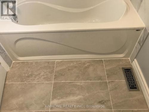 5095 Sunray Drive, Mississauga, ON - Indoor Photo Showing Bathroom
