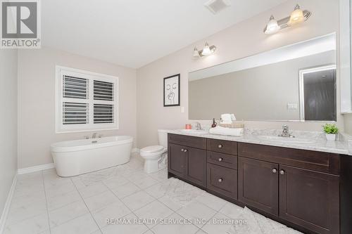 94 Newhouse Boulevard, Caledon, ON - Indoor Photo Showing Bathroom