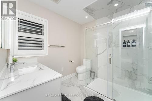 94 Newhouse Boulevard, Caledon, ON - Indoor Photo Showing Bathroom
