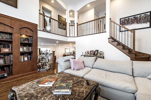 Salle familiale - 230 Rue Mirabel, Dollard-Des-Ormeaux, QC - Indoor