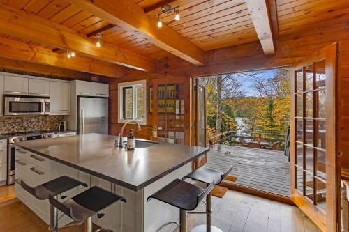 Cuisine - 236 Mtée Du Val-De-Loire, Saint-Adolphe-D'Howard, QC - Indoor Photo Showing Kitchen