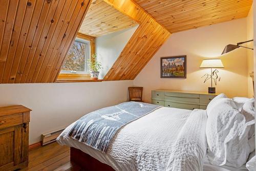 Bedroom - 236 Mtée Du Val-De-Loire, Saint-Adolphe-D'Howard, QC - Indoor Photo Showing Bedroom