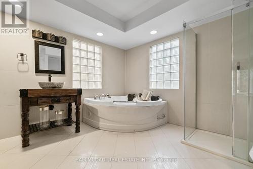 988 Tennyson Avenue, Mississauga, ON - Indoor Photo Showing Bathroom
