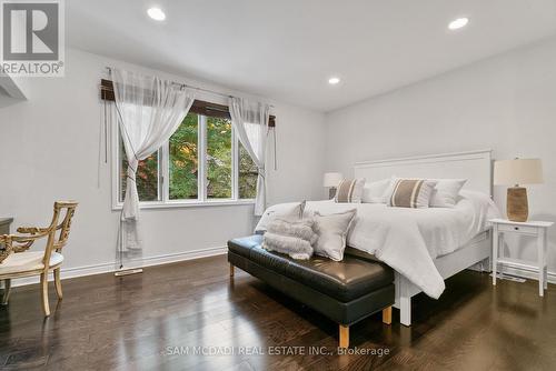 988 Tennyson Avenue, Mississauga, ON - Indoor Photo Showing Bedroom
