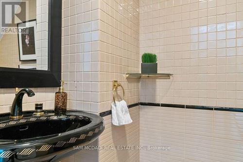 988 Tennyson Avenue, Mississauga, ON - Indoor Photo Showing Bathroom