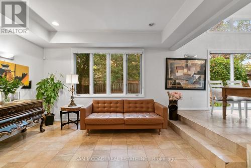 988 Tennyson Avenue, Mississauga, ON - Indoor Photo Showing Living Room