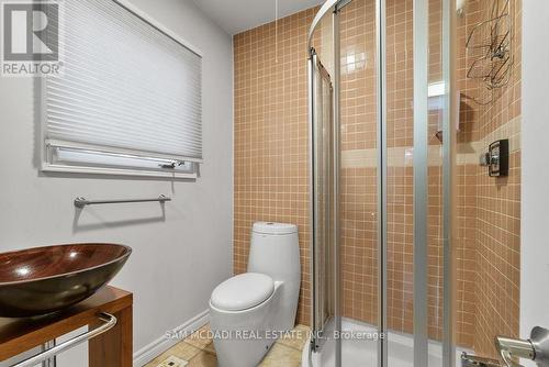 988 Tennyson Avenue, Mississauga, ON - Indoor Photo Showing Bathroom
