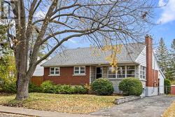 234 KNOX CRESCENT  Ottawa, ON K1G 0K8
