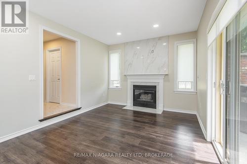 1 - 1616 Pelham Street, Pelham (Fonthill), ON - Indoor Photo Showing Living Room With Fireplace