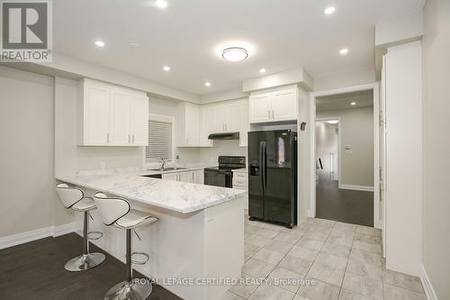 32 Dalbeattie Drive, Brampton, ON - Indoor Photo Showing Kitchen With Double Sink With Upgraded Kitchen