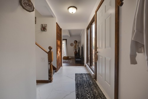 Hall d'entrée/Vestibule - 865 Côte St-Gabriel O., Saint-Sauveur, QC - Indoor Photo Showing Other Room