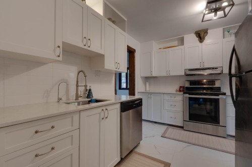 Cuisine - 865 Côte St-Gabriel O., Saint-Sauveur, QC - Indoor Photo Showing Kitchen