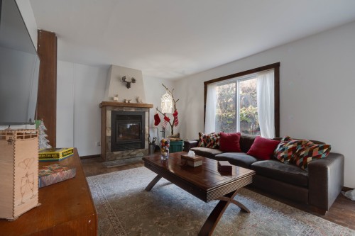 Salle familiale - 865 Côte St-Gabriel O., Saint-Sauveur, QC - Indoor Photo Showing Living Room With Fireplace
