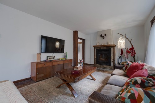 Salle familiale - 865 Côte St-Gabriel O., Saint-Sauveur, QC - Indoor Photo Showing Living Room With Fireplace