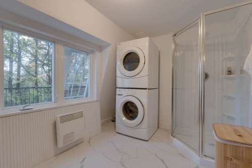 Salle de bains - 865 Côte St-Gabriel O., Saint-Sauveur, QC - Indoor Photo Showing Laundry Room