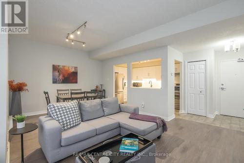 103 - 600 Talbot Street, London East (East F), ON - Indoor Photo Showing Living Room