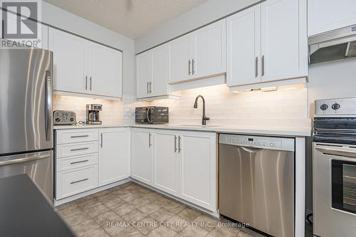 103 - 600 Talbot Street, London East (East F), ON - Indoor Photo Showing Kitchen