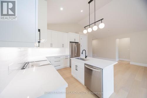 24 Brooklawn Drive, Lambton Shores (Grand Bend), ON - Indoor Photo Showing Kitchen