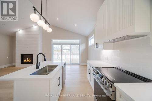 24 Brooklawn Drive, Lambton Shores (Grand Bend), ON - Indoor Photo Showing Kitchen With Upgraded Kitchen