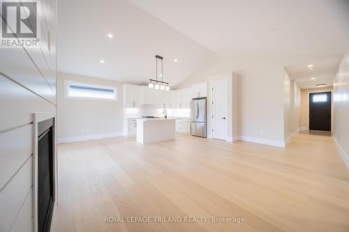 24 Brooklawn Drive, Lambton Shores (Grand Bend), ON - Indoor Photo Showing Kitchen