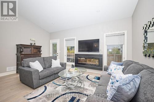 SPACIOUS GREAT ROOM FILLED WITH NATURAL LIGHT - 16 - 13 Jacob Common, St. Catharines (Lakeshore), ON - Indoor Photo Showing Living Room With Fireplace