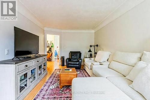 172 Markland Street, Hamilton, ON - Indoor Photo Showing Living Room
