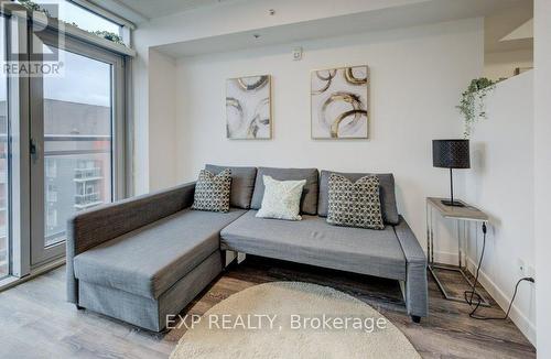 718 - 250 Albert Street, Waterloo, ON - Indoor Photo Showing Living Room
