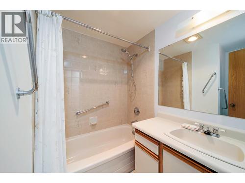 1055 Glenwood Avenue Unit# 101, Kelowna, BC - Indoor Photo Showing Bathroom