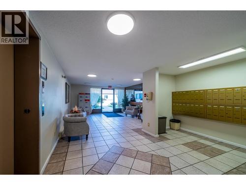 1055 Glenwood Avenue Unit# 101, Kelowna, BC - Indoor Photo Showing Other Room