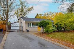 5433 SPRUCE AVENUE  Burlington, ON L7L 1N8