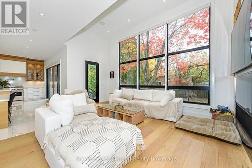 518 Sherin Drive, Oakville, ON - Indoor Photo Showing Living Room