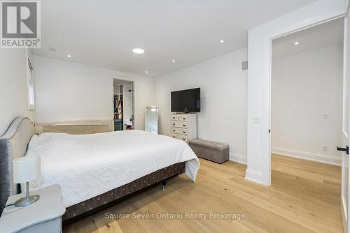518 Sherin Drive, Oakville, ON - Indoor Photo Showing Bedroom