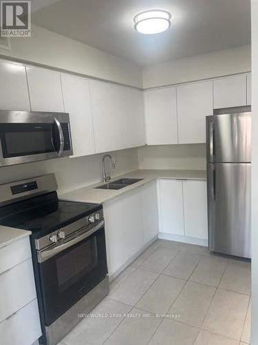 103 - 33 Erskine Avenue, Toronto, ON - Indoor Photo Showing Kitchen With Double Sink