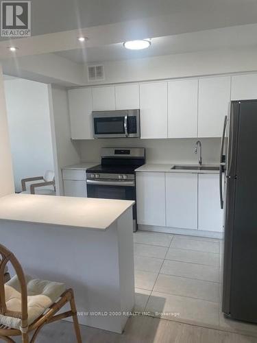 103 - 33 Erskine Avenue, Toronto, ON - Indoor Photo Showing Kitchen