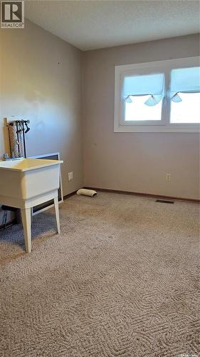 602 Boscurvis Avenue, Oxbow, SK - Indoor Photo Showing Other Room