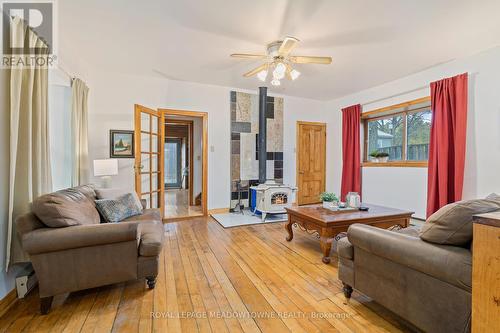 9328 Wellington Rd 50 Road, Erin, ON - Indoor Photo Showing Living Room