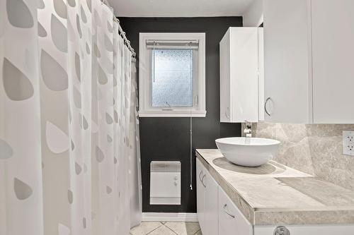 Salle de bains - 68 Rue Clément, Rivière-Beaudette, QC - Indoor Photo Showing Bathroom