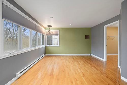 Salon - 68 Rue Clément, Rivière-Beaudette, QC - Indoor Photo Showing Other Room