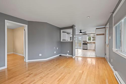 Salon - 68 Rue Clément, Rivière-Beaudette, QC - Indoor Photo Showing Other Room