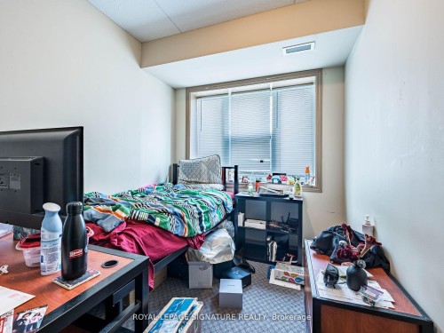 206-251 Lester Street, Waterloo, ON - Indoor Photo Showing Bedroom