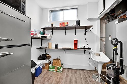 Cafeteria - 2B Rue Grenon O., Laval (Pont-Viau), QC - Indoor